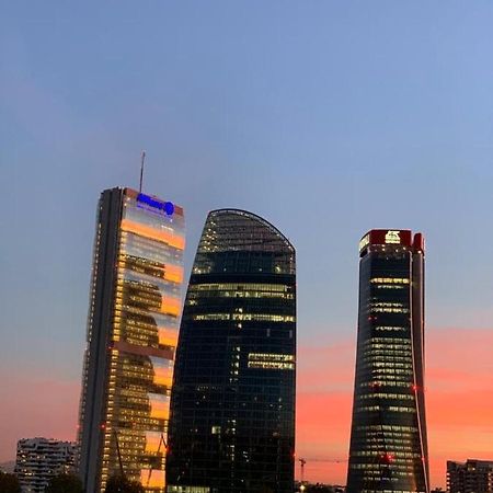 On The Top Floor Watching Citylife And Mico Milano Exterior foto